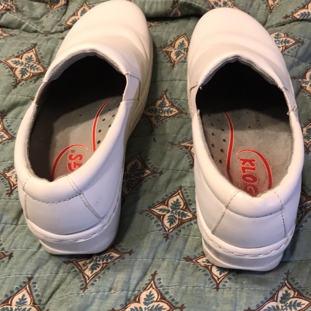 White KLOGS Nursing shoes. Shoes run a bit large. - Picture 4 of 11